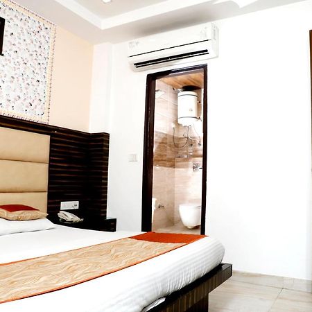 Hotel Baba Inn-By Rcg Hotels Nuova Delhi Esterno foto