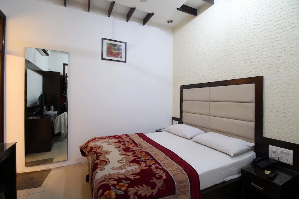 Hotel Baba Inn-By Rcg Hotels Nuova Delhi Esterno foto