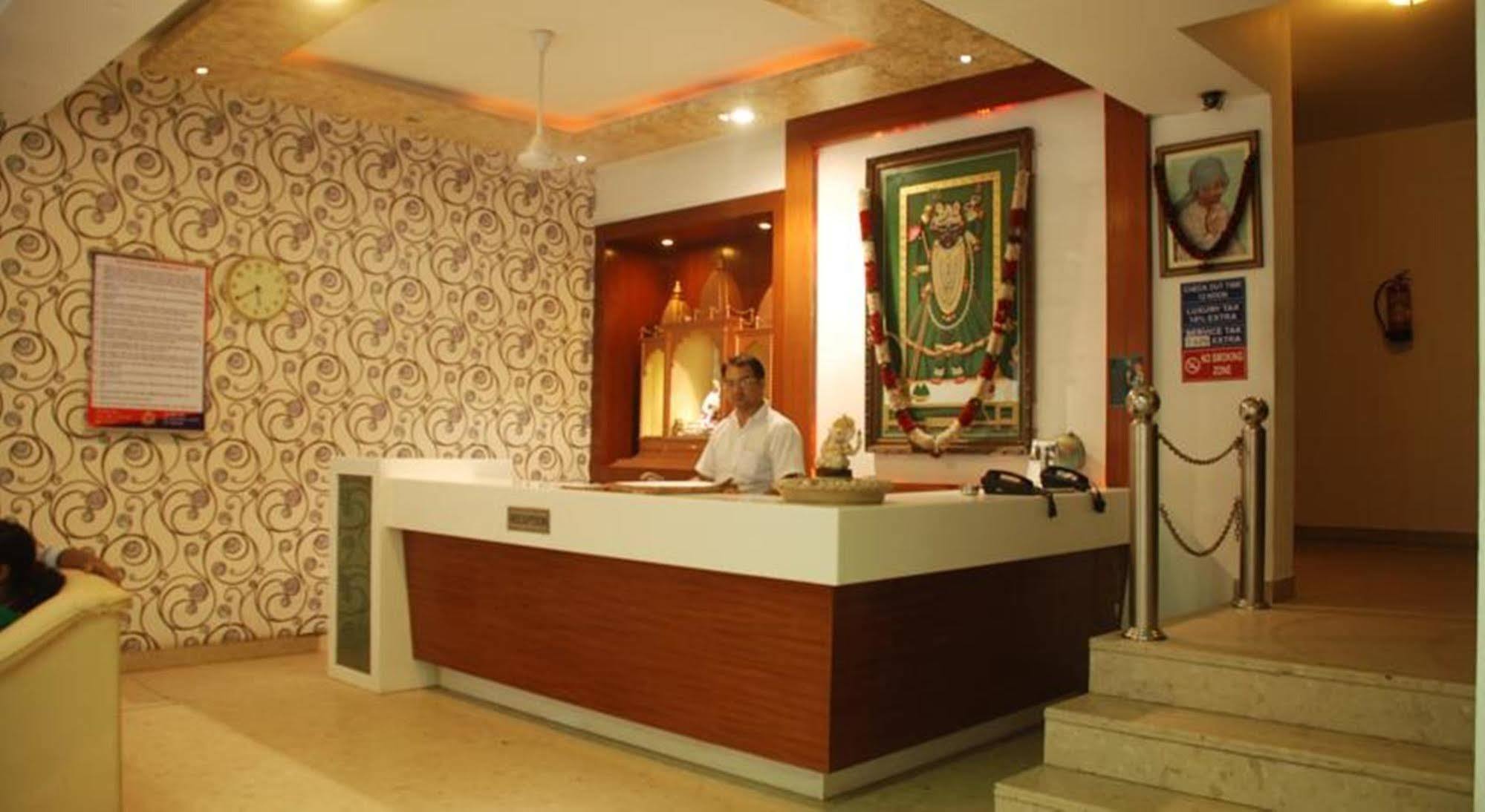 Hotel Baba Inn-By Rcg Hotels Nuova Delhi Esterno foto