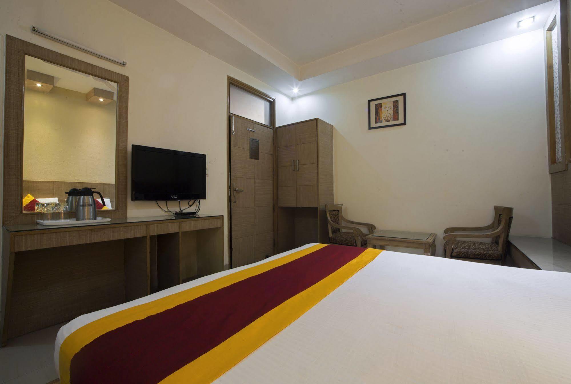 Hotel Baba Inn-By Rcg Hotels Nuova Delhi Esterno foto