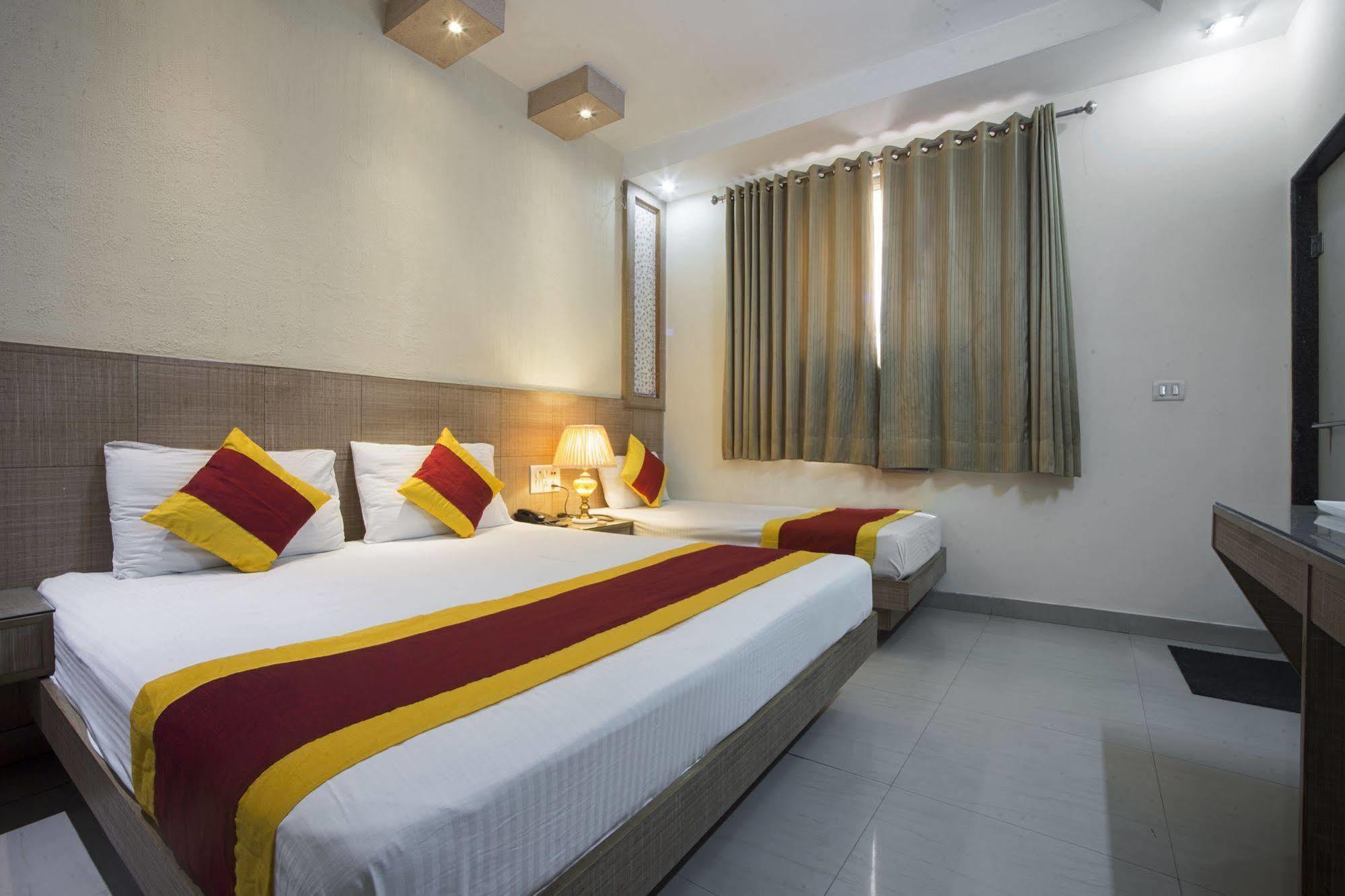 Hotel Baba Inn-By Rcg Hotels Nuova Delhi Esterno foto