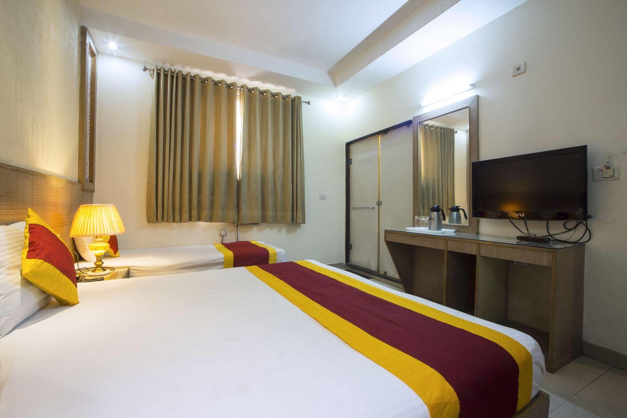 Hotel Baba Inn-By Rcg Hotels Nuova Delhi Esterno foto