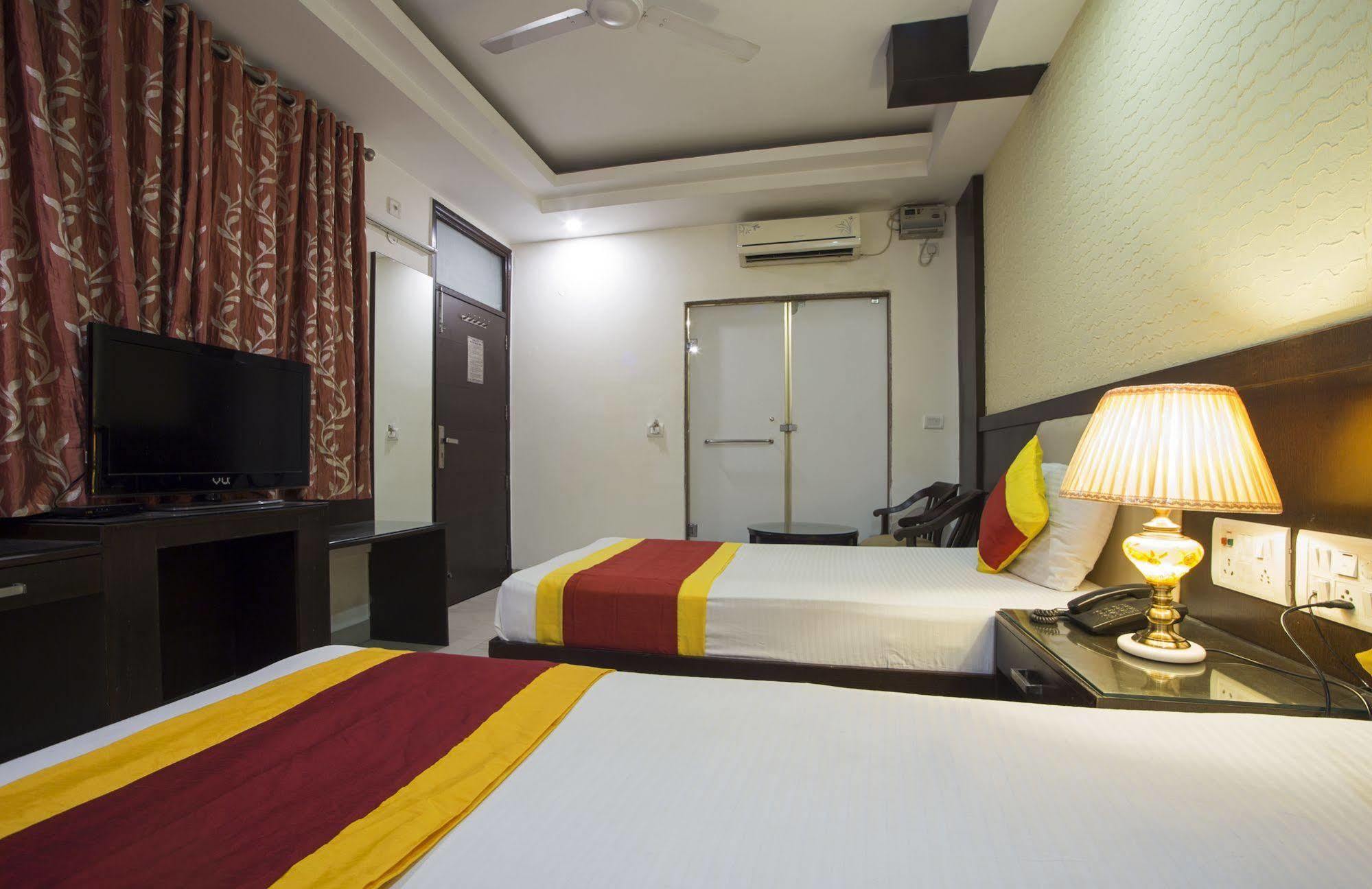 Hotel Baba Inn-By Rcg Hotels Nuova Delhi Esterno foto