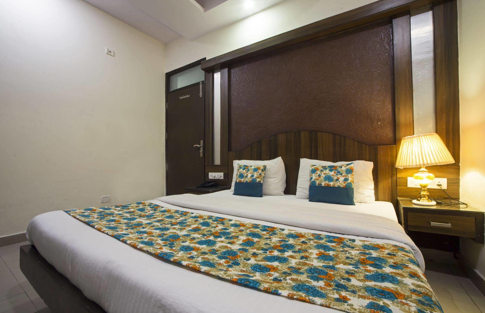 Hotel Baba Inn-By Rcg Hotels Nuova Delhi Esterno foto