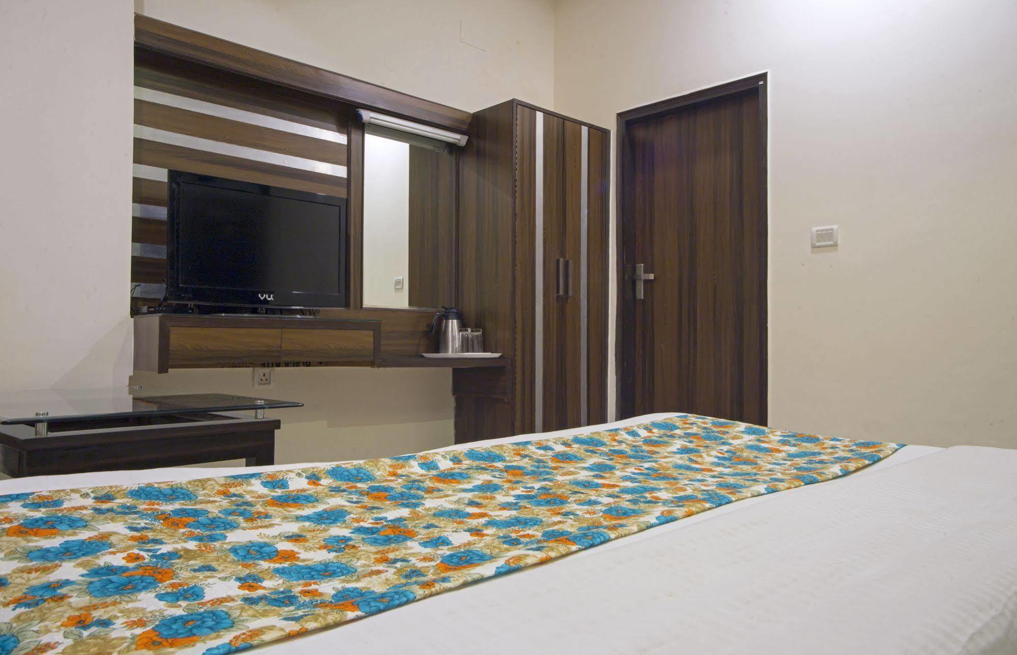 Hotel Baba Inn-By Rcg Hotels Nuova Delhi Esterno foto