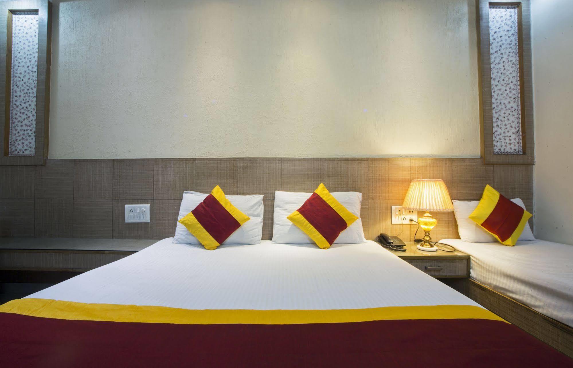 Hotel Baba Inn-By Rcg Hotels Nuova Delhi Esterno foto