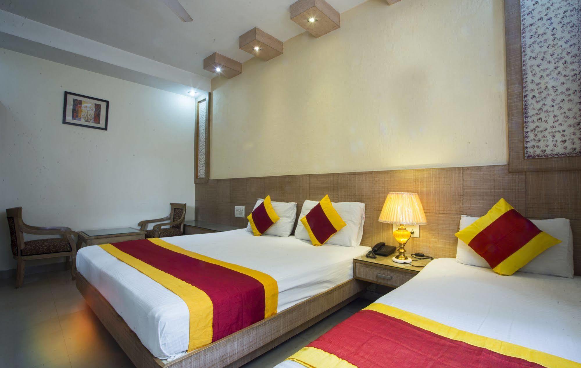 Hotel Baba Inn-By Rcg Hotels Nuova Delhi Esterno foto