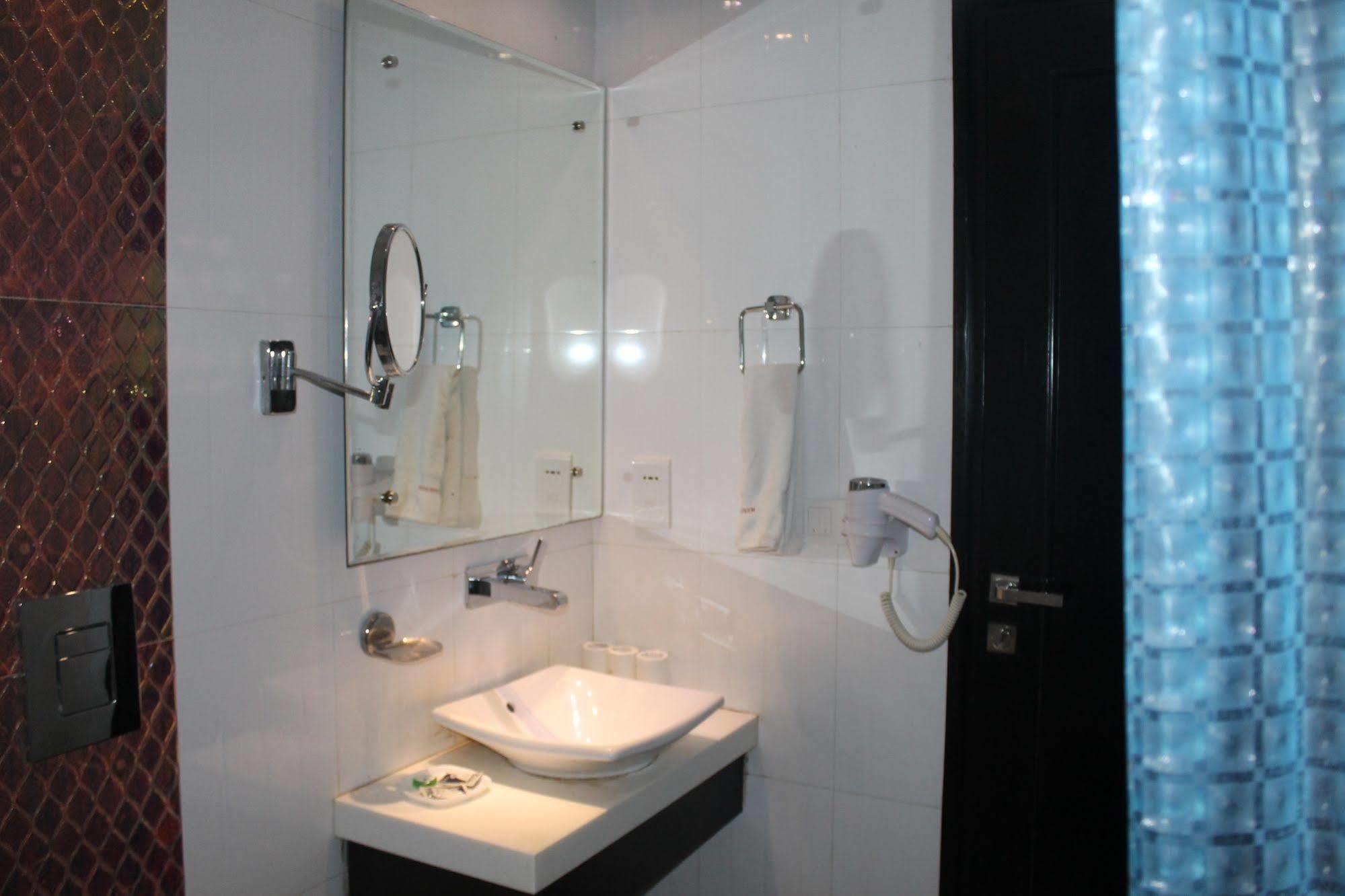 Hotel Baba Inn-By Rcg Hotels Nuova Delhi Esterno foto