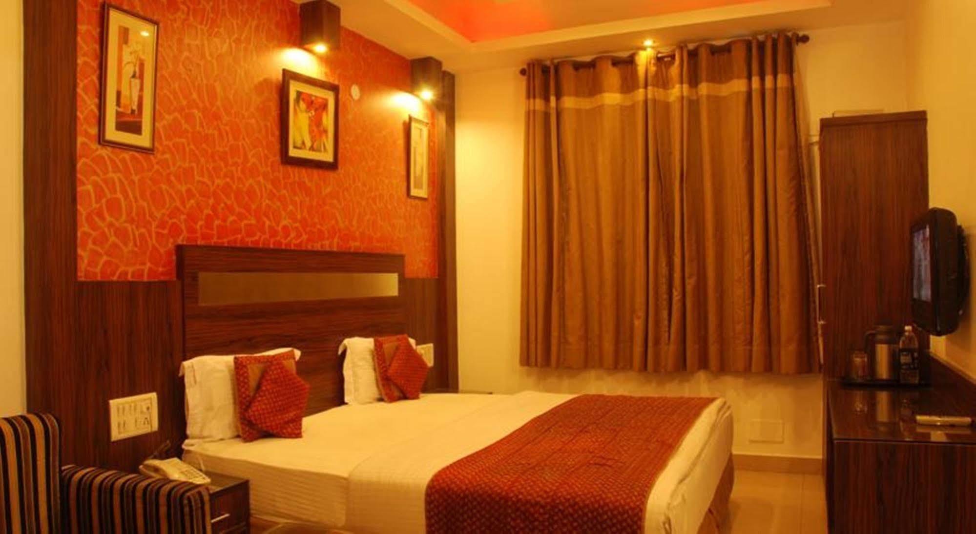 Hotel Baba Inn-By Rcg Hotels Nuova Delhi Esterno foto
