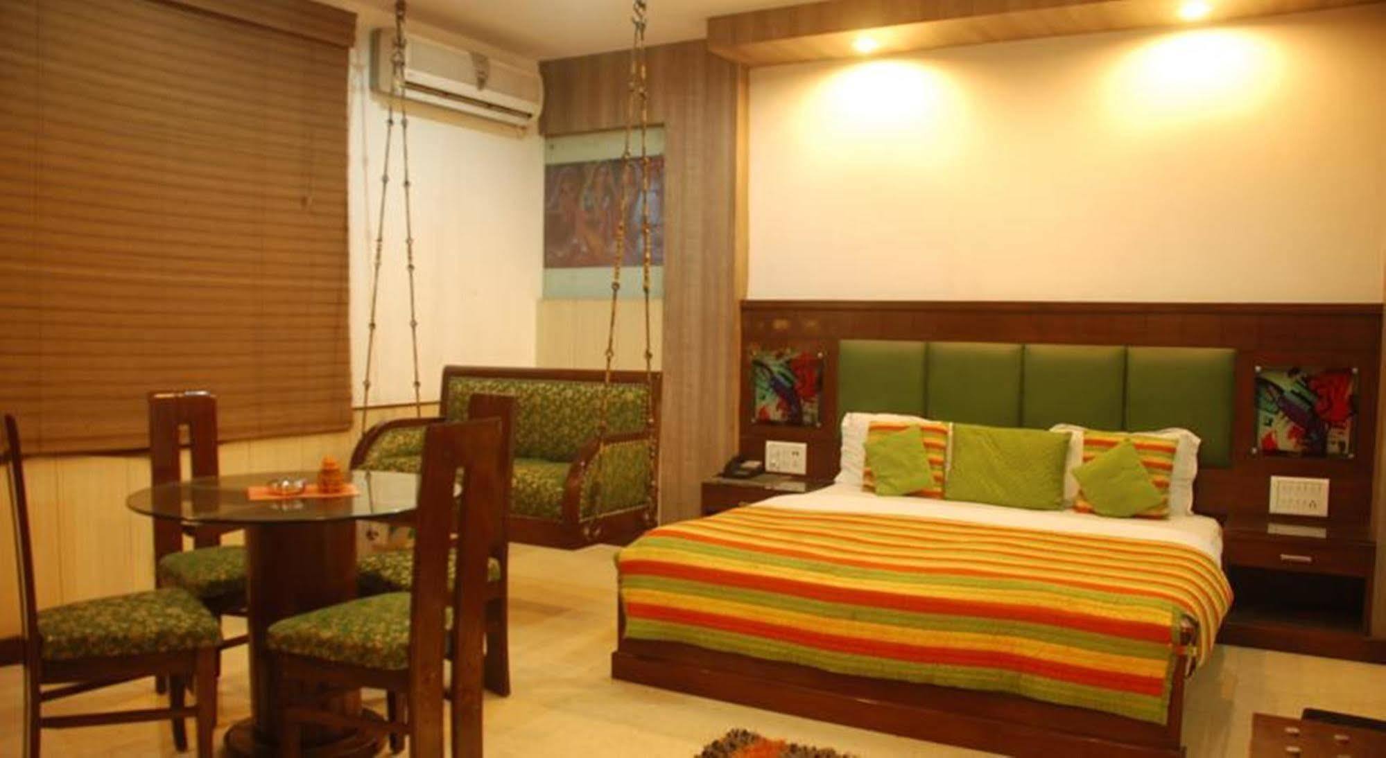 Hotel Baba Inn-By Rcg Hotels Nuova Delhi Esterno foto