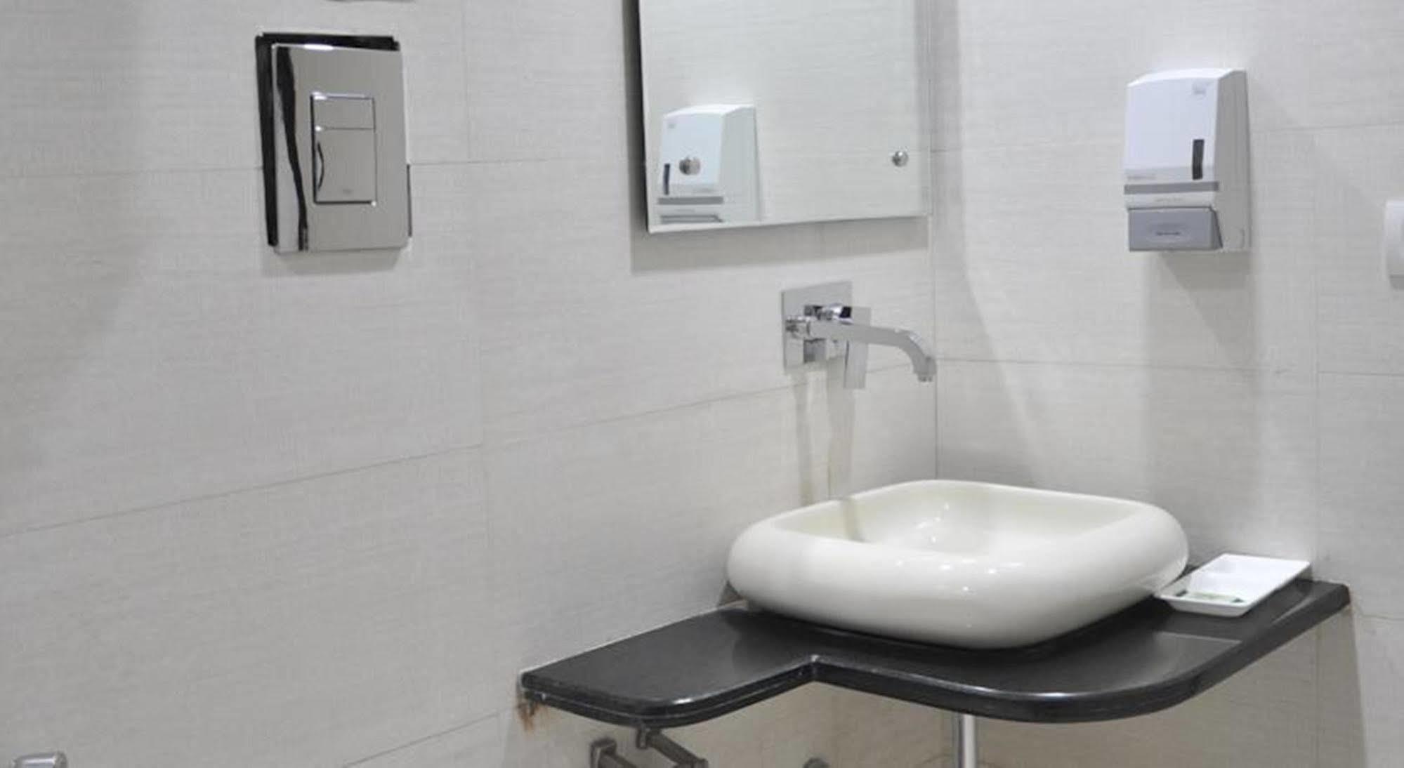 Hotel Baba Inn-By Rcg Hotels Nuova Delhi Esterno foto