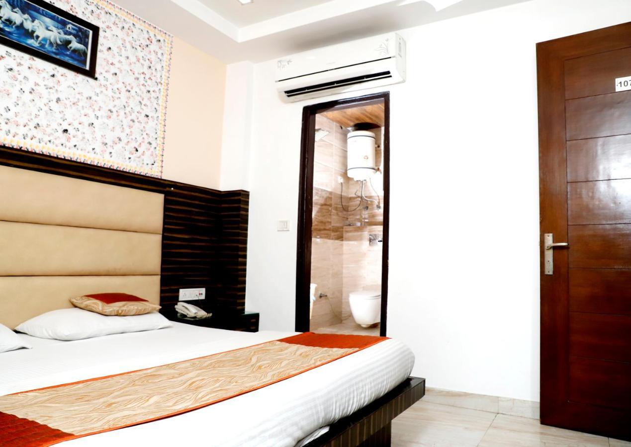 Hotel Baba Inn-By Rcg Hotels Nuova Delhi Esterno foto